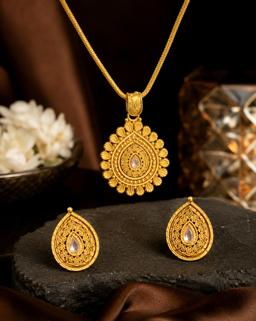 Aarunya Teardrop Heritage Gold Necklace Set alt